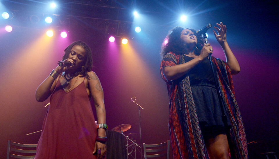 Floerty Singer 10 Floetry Songs That Feel Like Fresh Air