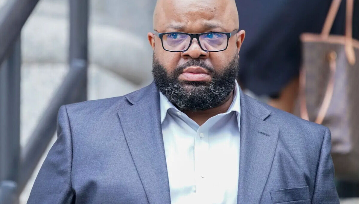 Former R. Kelly Manager Convicted Of Stalking One of the Singer's ...