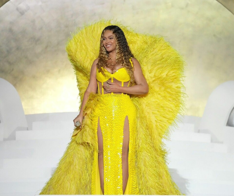 beyonce gold dress performance Beyonce Grammys Dress Face Cherubs Sun Meaning Custom