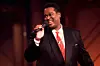 American Soul and R&B singer Luther Vandross performs on an episode of the Oprah Winfrey Show, Chicago, Illinois, June 28, 1991.